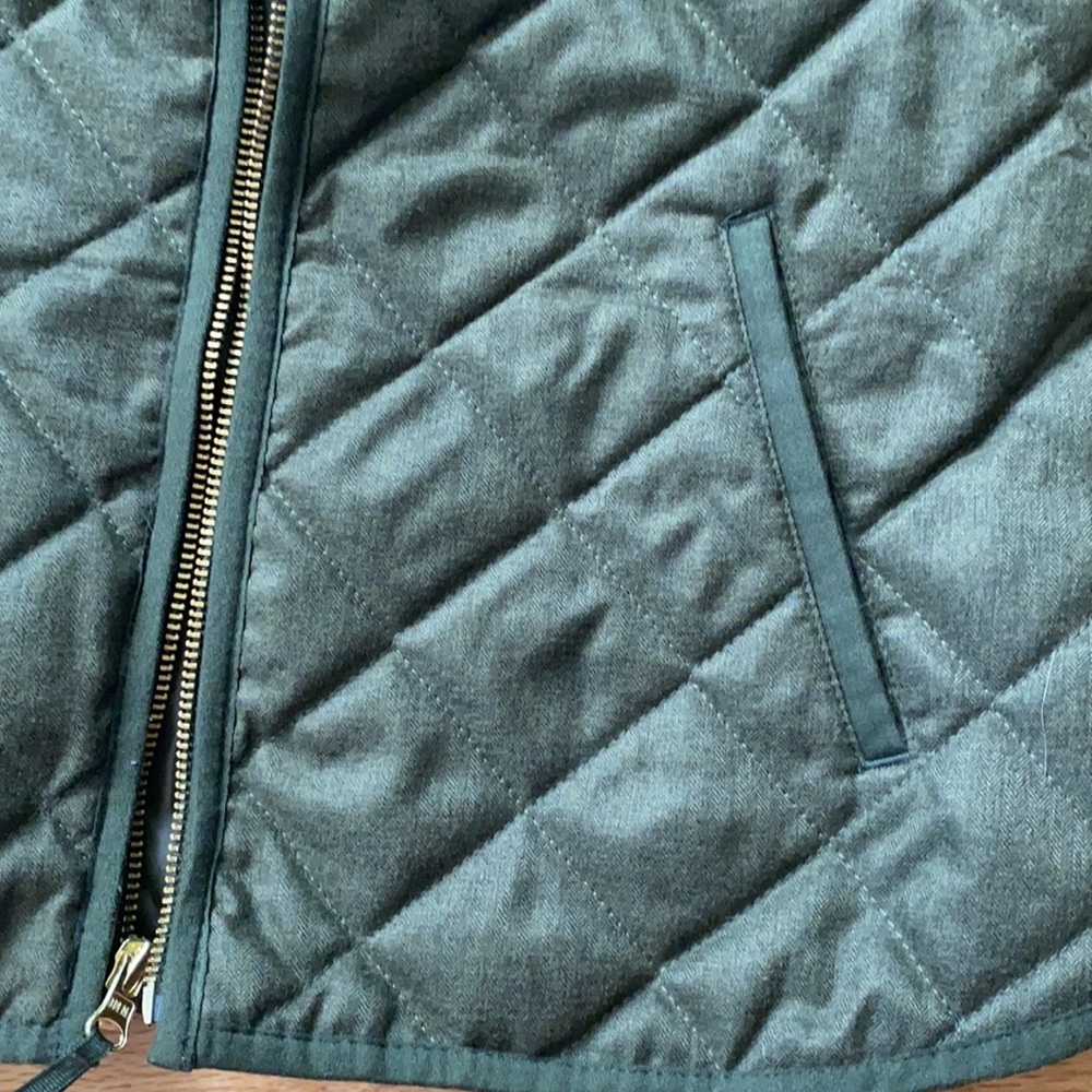 Old Navy Quilted Vest in Olive Green - Picture 3 of 3